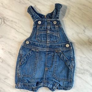 Gap baby 3-6 jean bibs - never worn!